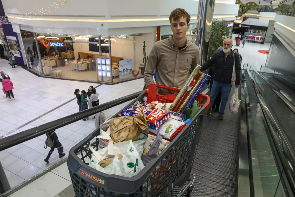 23.12.2025 - Praznično nakupovanje - BTC - Nakup daril - gneča - trgovinaFoto: Luka Cjuha