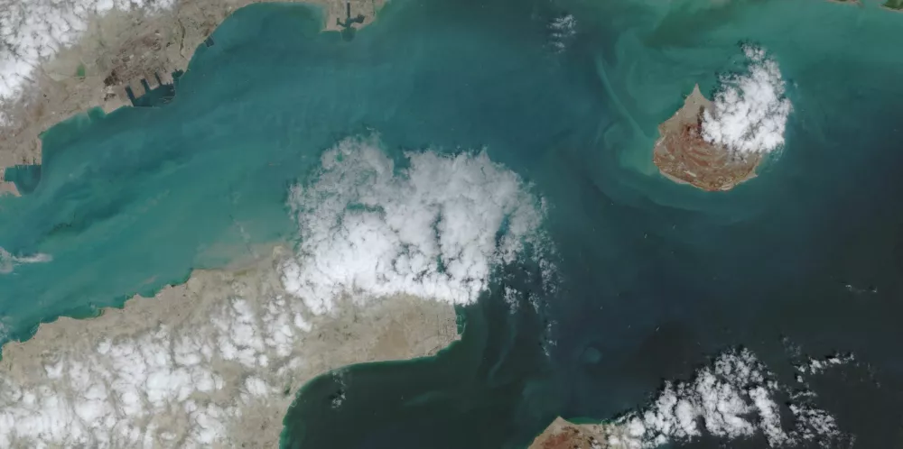 A satellite image shows the ship movement at the Strait of Hormuz on April 17, in Space. EUROPEAN UNION/COPERNICUS SENTINEL-2/Handout via REUTERS  THIS IMAGE HAS BEEN SUPPLIED BY A THIRD PARTY MANDATORY CREDIT.