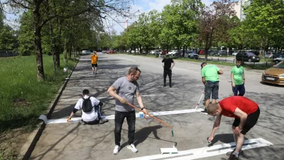 18.4..2026 - akcija v &scaron;tepanjcu - &scaron;tepanjsko naselje - parkirna problematika - parking - parkirna mesta - barvanje parkirnih mest - samoinicijativaFoto: Luka Cjuha