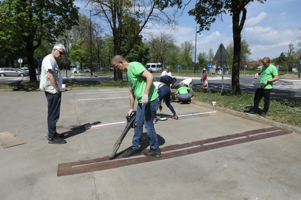 18.4..2026 - akcija v &scaron;tepanjcu - &scaron;tepanjsko naselje - parkirna problematika - parking - parkirna mesta - barvanje parkirnih mest - samoinicijativaFoto: Luka Cjuha