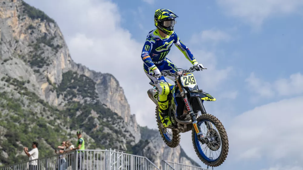 Tim Gajser je v Italiji nastopal v barvah znanega italijanskega motorista. Foto: Yamaha