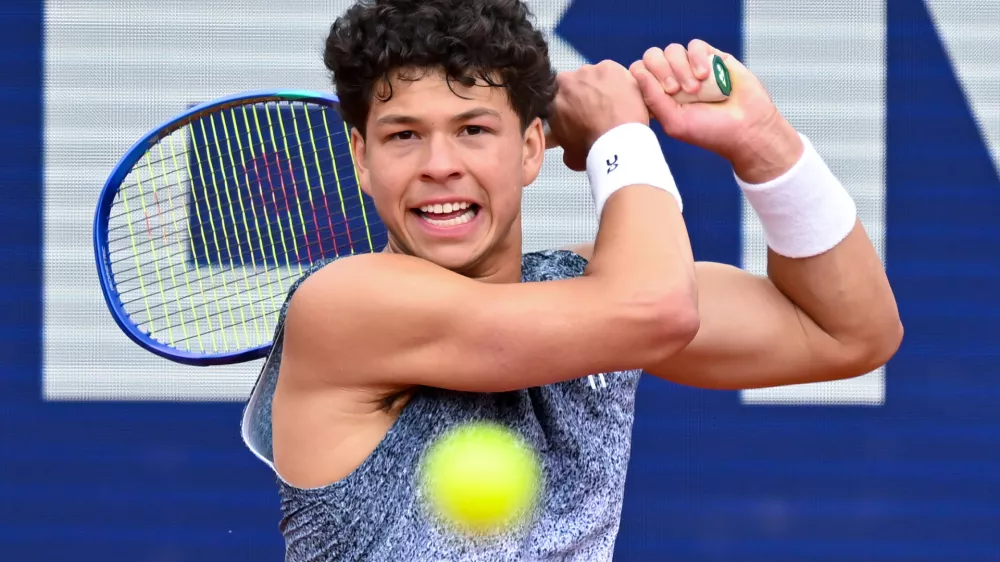 Ben Shelton of the US in action against Italy's Flavio Cobolli during the men's singles final match at the ATP Tour in Munich, Germany, Sunday April 19, 2026. (Sven Hoppe/dpa via AP)