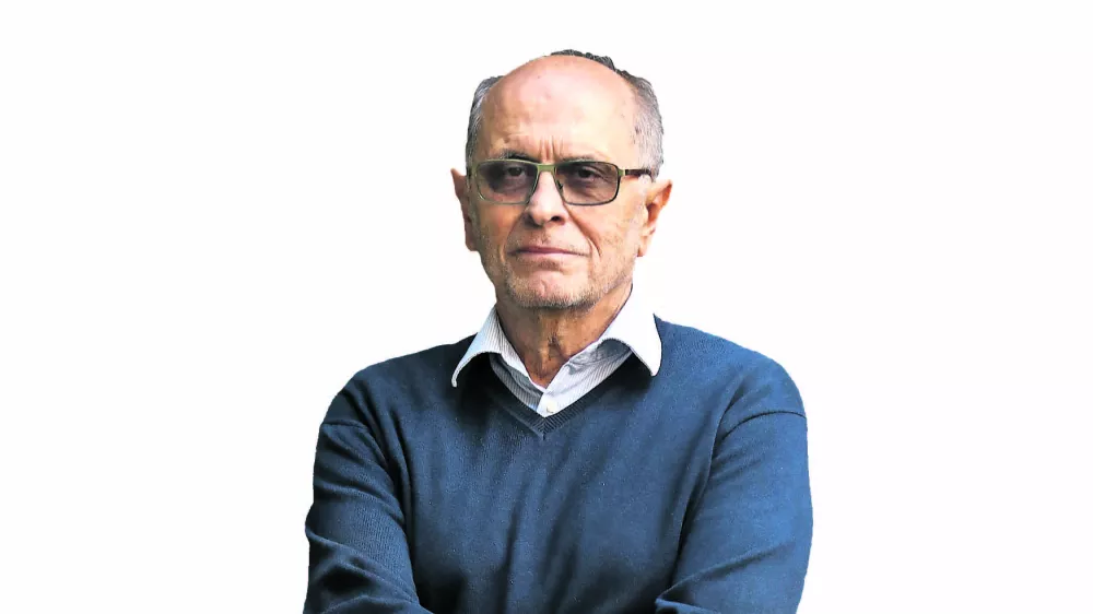 - 30.09.2021 - Ivan Lorenčič, nekdanji ravnatelj II. Gimnazije v Mariboru &ndash; novi kolumnist Dnevnik //FOTO: Luka Cjuha.------PSA !!ColorZA KOLUMNE MNENJAV MAPO PERMANENT !!!