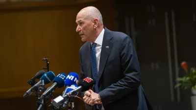 Ljubljana, DZ.Izjava za medije predsednika SDS Janeza Janse ob robu izredne seje DZ.