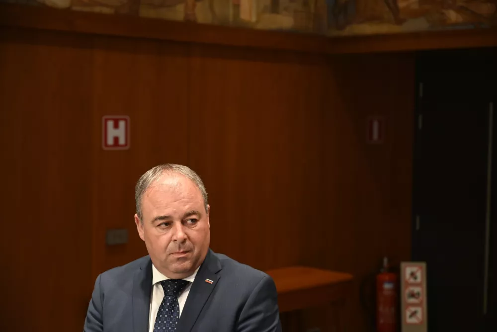 Danijel Krivec- 13.05.2022 &ndash; Državni zbor (DZ) &ndash; 1. ustanovna seja DZ - novoizvoljeni poslanci in poslanke prve seje 9. parlamentarnega sklica - //FOTO: Nik Erik Neubauer