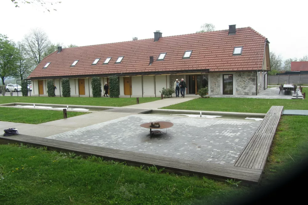 Resort Village Majer, Kmetija Majer v vasi Krasinec