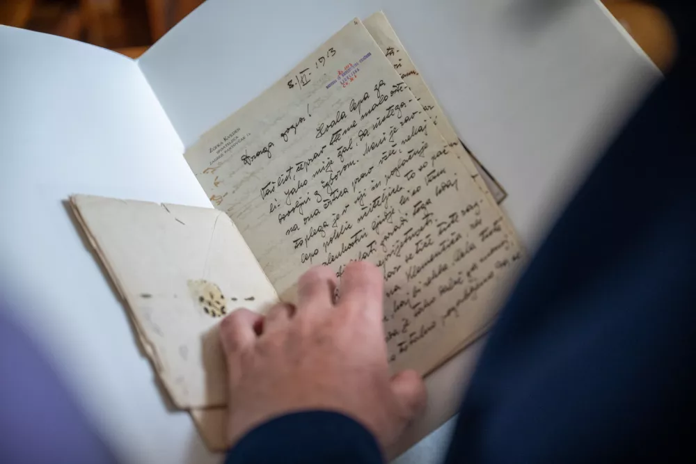 Ljubljana, Narodna in univerzitetna knjiznica.Novinarska konferenca Narodne in univerzitetne knjiznice ob zacetku projekta prepisa pisem pisateljice Zofke Kveder (1878-1926).