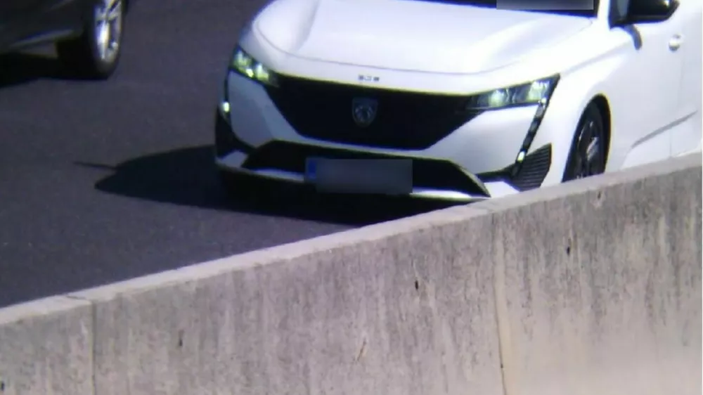 29-letnik je po gorenjski avtocesti vozil s hitrostjo 195 kilometorv na uro. 