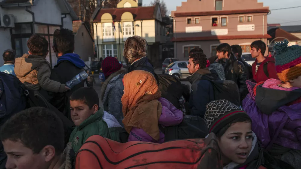 26.01.2016 -- železni&scaron;ka postaja &Scaron;id - Srbija - - mejni prehod &Scaron;id-Tovarnik na srbsko-hrva&scaron;ki meji -  - Begunci 2016 - migracije po zahodni balkanski poti - migracijska pot beguncev iz Sirije, Afganistana in Iraka čez Balkan proti zahodni Evropi - evropska begunska kriza - migranti -    ///FOTO: Luka Cjuha