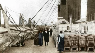 Paluba, po kateri so se sprehajali najpremožnej&scaron;i. Na levi so vidni re&scaron;ilni čolni, ki jih ni bilo dovolj. / Foto: Profimedia