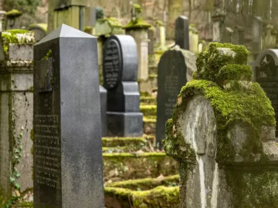 Blick auf den Alten J&uuml;dischen Friedhof 06.02.2024, Limburg: Symbolfoto, Illustrationsbild, Symbolbild, Illustrationsfoto Blick auf den Alten J&uuml;dischen Friedhof Ein stimmungsvoller Wintertag auf dem Alten J&uuml;dischen Friedhof, gepr&auml;gt von der idyllischen Ruhe ohne Schnee. Die teils vermosten Grabsteine erz&auml;hlen Geschichten vergangener Zeiten, umgeben von der sanften Sch&ouml;nheit der herbstlichen Natur.. Limburg Hessen Germany *** View of the Old Jewish Cemetery 06 02 2024, Limburg Symbol photo, illustration image, symbol image, illustration photo View of the Old Jewish Cemetery An atmospheric winter day at the Old Jewish Cemetery, characterized by the idyllic tranquility without snow The partly mossy gravestones tell stories of by,Image: 844043958, License: Rights-managed, Restrictions: imago is entitled to issue a simple usage license at the time of provision. Personality and trademark rights as well as copyright laws regarding art-works shown must be observed. Commercial use at your own risk., Model Release: no