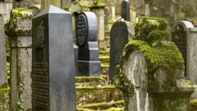 Blick auf den Alten Jüdischen Friedhof 06.02.2024, Limburg: Symbolfoto, Illustrationsbild, Symbolbild, Illustrationsfoto Blick auf den Alten Jüdischen Friedhof Ein stimmungsvoller Wintertag auf dem Alten Jüdischen Friedhof, geprägt von der idyllischen Ruhe ohne Schnee. Die teils vermosten Grabsteine erzählen Geschichten vergangener Zeiten, umgeben von der sanften Schönheit der herbstlichen Natur.. Limburg Hessen Germany *** View of the Old Jewish Cemetery 06 02 2024, Limburg Symbol photo, illustration image, symbol image, illustration photo View of the Old Jewish Cemetery An atmospheric winter day at the Old Jewish Cemetery, characterized by the idyllic tranquility without snow The partly mossy gravestones tell stories of by,Image: 844043958, License: Rights-managed, Restrictions: imago is entitled to issue a simple usage license at the time of provision. Personality and trademark rights as well as copyright laws regarding art-works shown must be observed. Commercial use at your own risk., Model Release: no