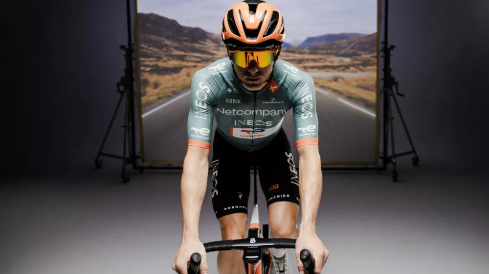 Nova opreme najbolj&scaron;e britanske kolesarske ekipe, ki se bo po novem imenovala Netcompany Ineos.