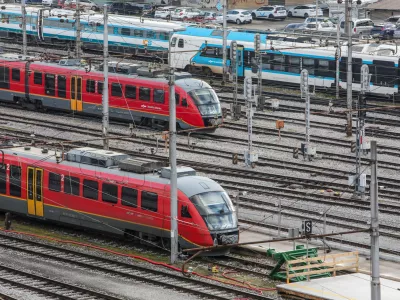 Nakup mednarodnih vozovnic: Sistem iz kamene dobe zavira železni&scaron;ki promet