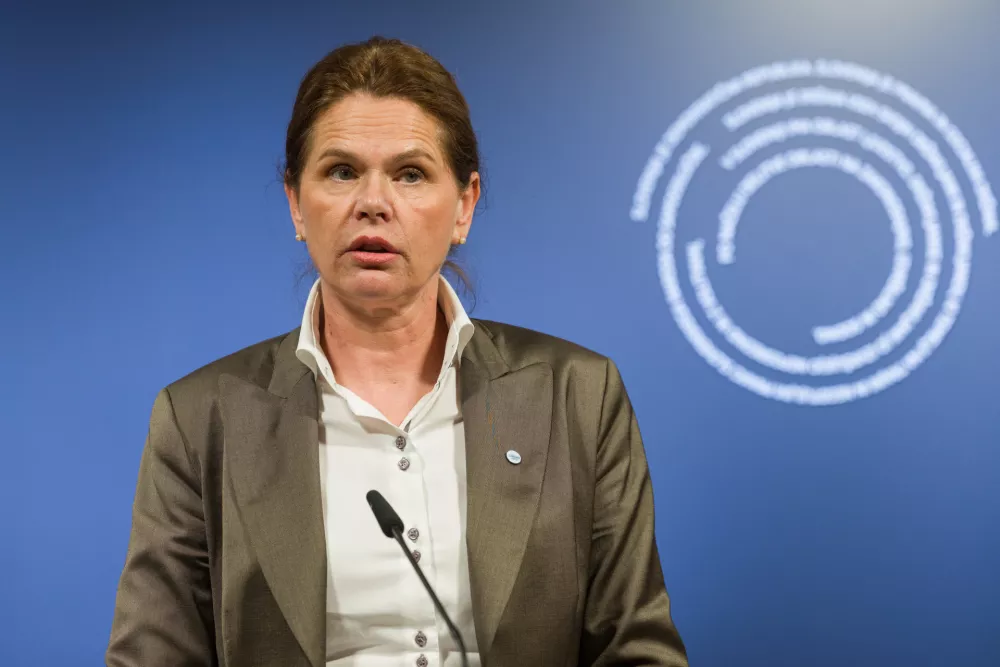 Ljubljana, DZ.Novinarska konferenca poslanske skupine Svoboda glede predloga interventnega zakona za razvoj Slovenije.Poslanka Alenka Bratusek. / Foto: Bor Slana/sta