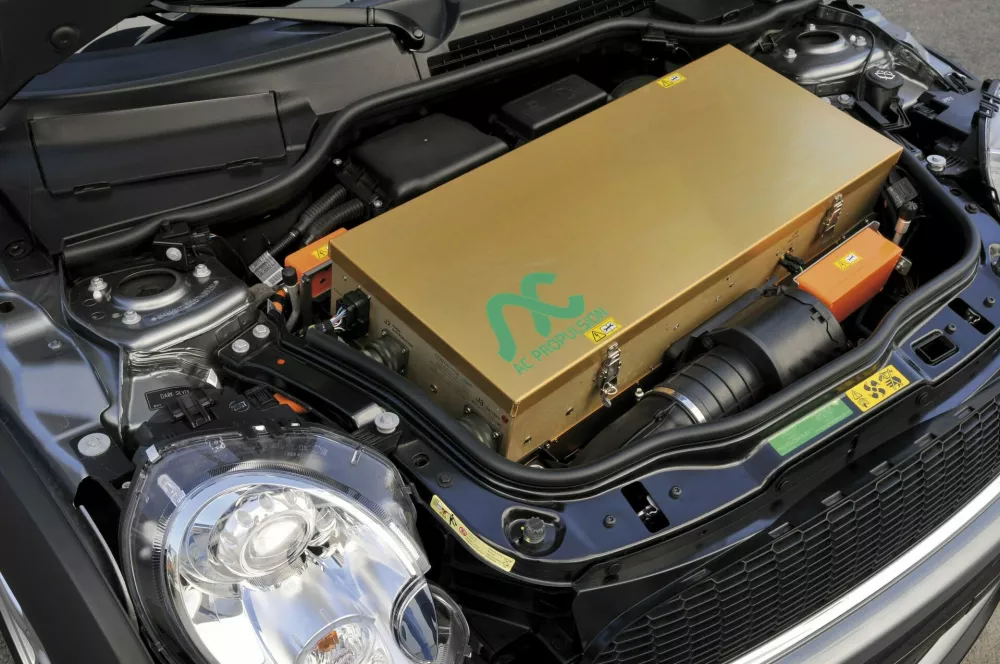 A large box containing an electric motor is seen under the hood of the new Mini E electric car in this undated publicity photograph. The car had its world premiere at the BMW Group news conference at the LA Auto Show in Los Angeles November 19, 2008. The Mini E will be powered by a 150 KW (204 hp) electric motor fed by a high-performance rechargeable lithium-ion battery. REUTERS/BMW Group/Handout (UNITED STATES). NO SALES. NO ARCHIVES. FOR EDITORIAL USE ONLY. NOT FOR SALE FOR MARKETING OR ADVERTISING CAMPAIGNS.