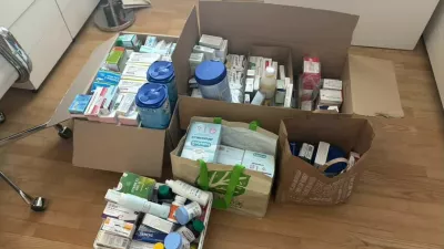 Paket zdravil za Kubo.