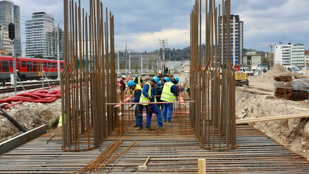Prenova železni&scaron;ke postaje