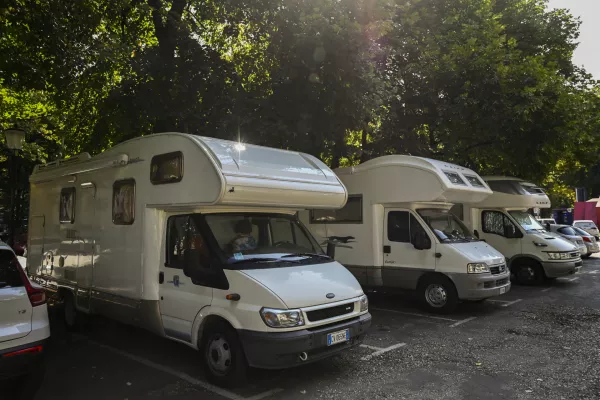 - parkiri&scaron;če Tivoli II - postajali&scaron;če za avtodome PZA- 09.08.2022 - Prenočevanje avtodomarjev v Ljubljani &ndash; postajali&scaron;če za avtodome (PZA) - avtodom - turisti - //FOTO: Nik Erik Neubauer