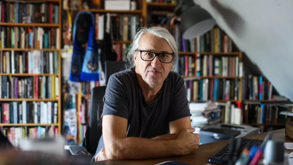 17.08.2022. Marcel &Scaron;tefančič, slovenski filmski kritik, televizijski voditelj in publicist.//FOTO: Bojan VelikonjaOPOMBA: ZA OBJAVO V OBJEKTIVU