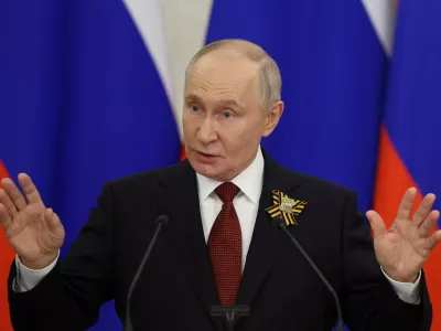 Ruski predsednik Vladimir Putin med govorom ob dnevu zmage na tiskovni konferenci v&nbsp;Moskvi 9. maja. Foto: Reuters/Ramil Sitdikov/Pool