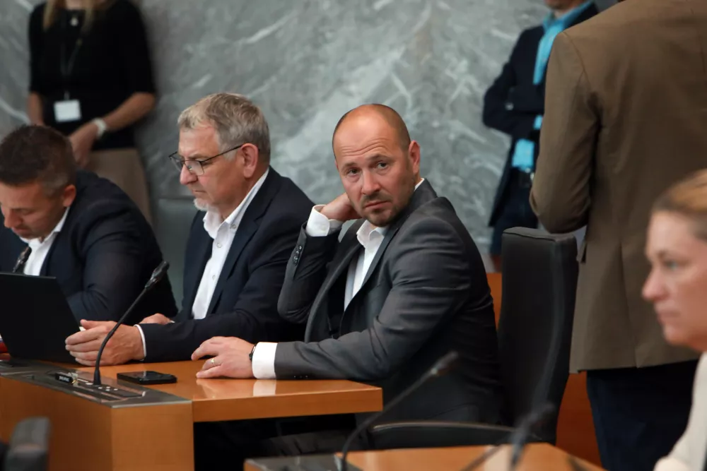 11.05.2026 - parlament - izredna seja DZJernej VrtovecFoto: Tomaž Skale / Foto: Tomaž Skale