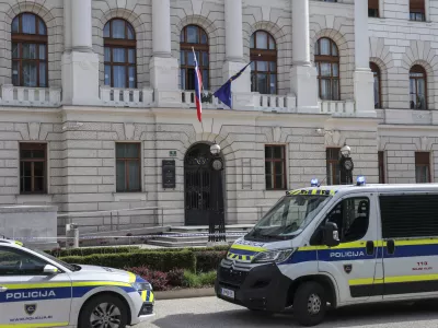 - 17. 05. 2024 - simbolična fotografija - sodi&scaron;če, policija, gasilci //FOTO: Jaka Gasar