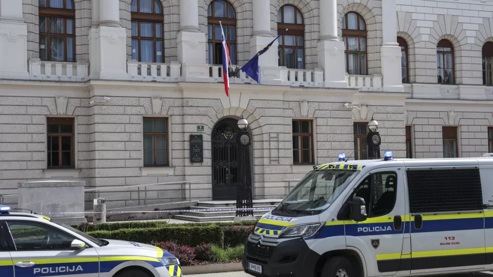 - 17. 05. 2024 - simbolična fotografija - sodi&scaron;če, policija, gasilci //FOTO: Jaka Gasar