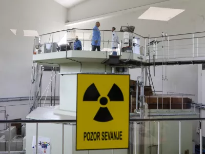 Simbolična fotografija pozor sevanje - radioaktivnost - radiacija14.5.2026 - jedrski reaktor - novinarski zajtrk IJS ob 60-letnici raziskovalnega reaktorja Triga IJS, na katerem bodo o reaktorju ter njegovi vlogi pri razvoju jedrske strokeFoto Luka Cjuha / Foto: Luka Cjuha