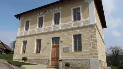 Čeneča vas, obnovljena ljudska &scaron;ola / Foto: Nata&scaron;a Bucik Ozebek
