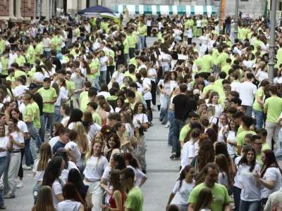 21.5.2026 - Dijaki zaključnih letnikov srednjih &scaron;ol bodo točno opoldne v več krajih v Sloveniji zaplesali maturantsko četvorko. ČetvorkaFoto: Luka Cjuha