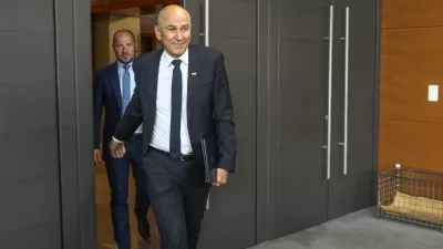 Jernej Vrtovec in Janez Janša22.5.2026 - državni zbor - izredna seja DZ, na kateri bodo obravnavali predlog za izvolitev prvaka SDS Janeza Janše za predsednika vlade;Foto: Luka Cjuha