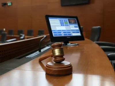 simbolična fotografija - poslanska dvorana - kladivo prtedsednika državnega zbora - 19.02.2019 &ndash; Stavba Parlament &ndash; Državni zbor (DZ) - &Scaron;estdeseta obletnica zgradbe Državnega zbora - 60 let, odkar je bila zgrajena parlamentarna stavba arhitekta Vinka Glanza -  //FOTO: Luka Cjuha.