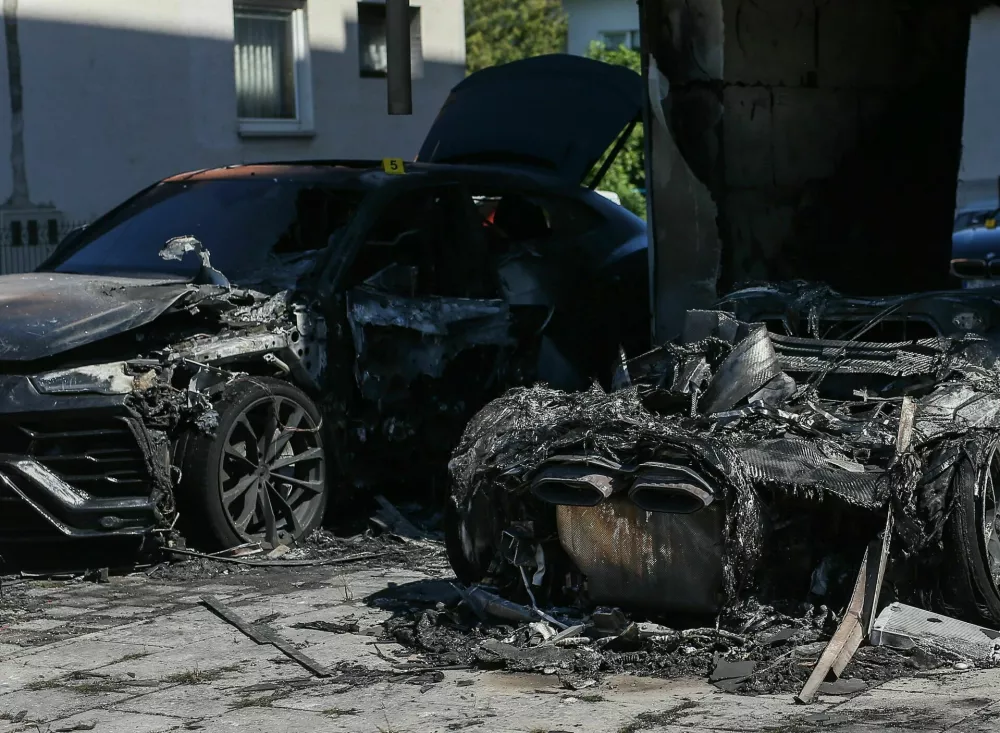 Konec maja je v Veliki Gorici v požigu zgorelo več luksuznih avtomobilov, tudi lamborghini. Nastalo je za 1,2 milijona evrov &scaron;kode. 