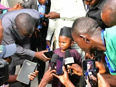 Muhammad Sadis Buba je v Nigeriji zaslovel kot simbol vzpona iz skromnih razmer v politiko. Foto: X/Kadali.