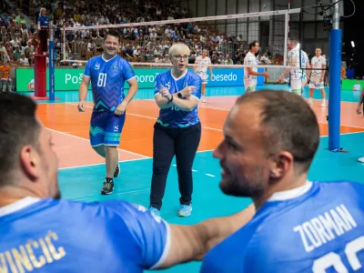 Ljubljana, dvorana Tivoli.Dobrodelni odbojkarski spektakel - tekma zvezd za Botrstvo v sportu, ki ga je pripravil kapetan slovenske odbojkarske reprezentance Tine Urnaut.