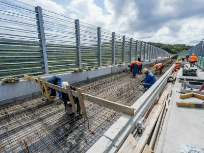 postavljanje protihrupne in protivetrne ograje viadukt vinjan drugi tir