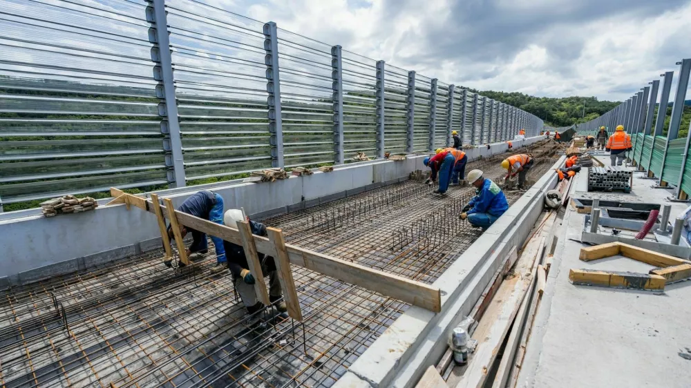 postavljanje protihrupne in protivetrne ograje viadukt vinjan drugi tir