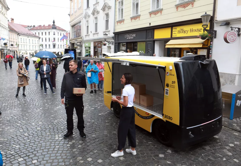 03.06.2026- robotska dostava, robot, po&scaron;taFoto: Tomaž Skale