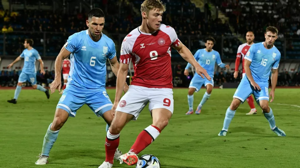 Soccer Football - Euro 2024 Qualifier - Group H - San Marino v Denmark - San Marino Stadium, Serravalle, San Marino - October 17, 2023 Denmark's Rasmus Hojlund in action with San Marino's Dante Rossi REUTERS/Jennifer Lorenzini - UP1EJAH1HMU8X