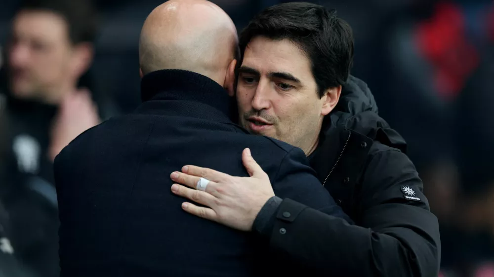 FILE PHOTO: Soccer Football - Premier League - AFC Bournemouth v Liverpool - Vitality Stadium, Bournemouth, Britain - February 1, 2025 Liverpool manager Arne Slot with AFC Bournemouth manager Andoni Iraola before the match Action Images via Reuters/Paul Childs EDITORIAL USE ONLY. NO USE WITH UNAUTHORIZED AUDIO, VIDEO, DATA, FIXTURE LISTS, CLUB/LEAGUE LOGOS OR 'LIVE' SERVICES. ONLINE IN-MATCH USE LIMITED TO 120 IMAGES, NO VIDEO EMULATION. NO USE IN BETTING, GAMES OR SINGLE CLUB/LEAGUE/PLAYER PUBLICATIONS. PLEASE CONTACT YOUR ACCOUNT REPRESENTATIVE FOR FURTHER DETAILS../File Photo