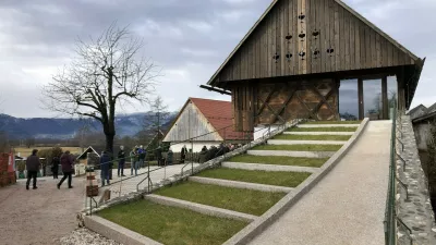 Vrba, Pre&scaron;eren, prenovljeno gospodarsko poslopje
