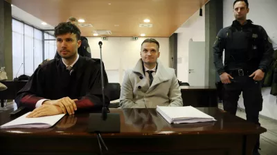 obtoženi Blaž Kadivec in odvetnik Miha &Scaron;o&scaron;ič28.12.2022 - sojenje primer Kava&scaron;ki klan - nadaljevanje predobravnavnih narokov domnevnim članom slovenskega dela Kava&scaron;kega klana, ta izvira iz Črne gore &ndash; tožilstvo očita, da naj bi vsaj od decembra 2018 do maja 2021 na območju več držav v okviru hierarhično organizirane kriminalne združbe na veliko trgovali z drogo. Foto: Tomaž Skale