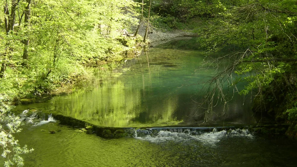 Divje jezero, Krajinski park Zgornja Idrijca, Idrija, turizem