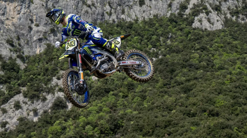 Tim Gajser je v Italiji nastopal v barvah znanega italijanskega motorista. Foto: Yamaha