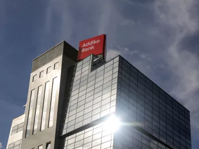 Prevzem Addiko Bank: o&scaron;kodovanje večine delničarjev v pride enega delničarja?