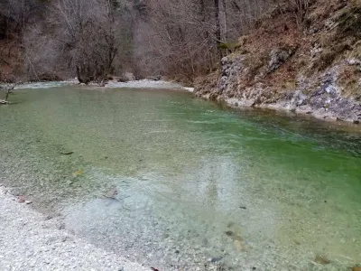 Reka I&scaron;ka je na nekaterih mestih dovolj globoka tudi za kopanje. F Neli Rožič