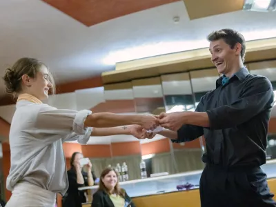 Nastaja že tudi baletna pravljica Mali princ. F Darja &Scaron;travs Tisu