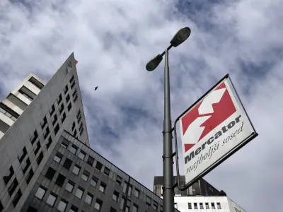 Mercator nima več nadzornega sveta. Hkrati so bile njegovemu vodstvu, s predsednikom uprave Tomislavom Čizmićem na čelu, omejene pristojnosti. Za posle nad 250.000 evri mora pridobiti predhodno soglasje skupine Fortenova.&nbsp;