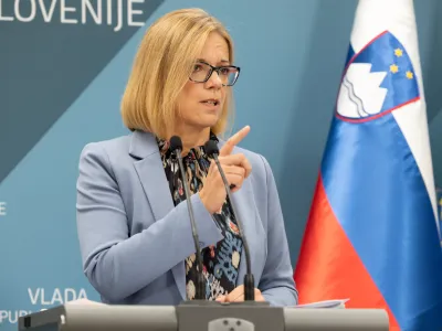 Tisti, ki so bili najglasnej&scaron;i kritiki te analize, so očitno imeli razlog, da jo vnaprej kritizirajo, saj so najuspe&scaron;neje izvajali kadrovanje, je na podlagi opravljene analize dejala ministrica za javno upravo Sanja Ajanović Hovnik.